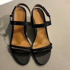 VIONIC EMMY SIZE 9 BLACK SNAKE SKIN LEATHER WEDGE SANDALS